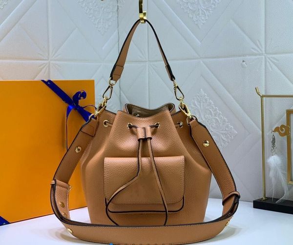 lockme bucket bag handbag shoulder crossbody bags totes grained calf leather fashion letter classic turn lock removable strap drawstring tot
lockme bucket bag handbag shoulder crossbody bags totes grained calf leather fashion letter classic turn lock removable strap drawstring tot