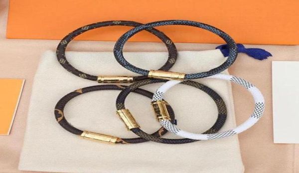22ss europe america style charm bracelets brand men women presbyopic leather magnetic buckle hand rope plaid l design engraved v l8574365, Golden;silver
22ss europe america style charm bracelets brand men women presbyopic leather magnetic buckle hand rope plaid l design engraved v l8574365, Golden;silver