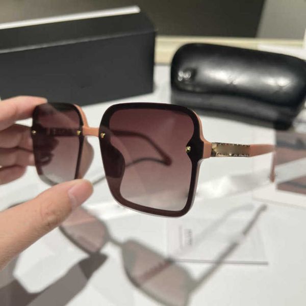 designer men's and women's beach couple sunglasses 20% off fashion personality irregular protection small fragrant, White;black
designer men's and women's beach couple sunglasses 20% off fashion personality irregular protection small fragrant, White;black