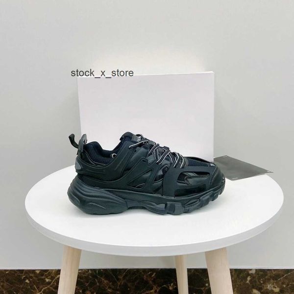 luxury designer men women casual shoes track triple white black sneakers leather trainer platform trainers shoes size 36-44
luxury designer men women casual shoes track triple white black sneakers leather trainer platform trainers shoes size 36-44