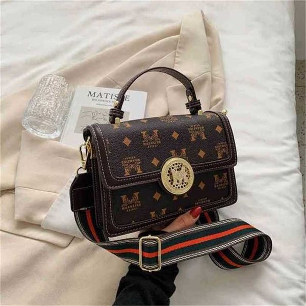 luxury designer new women's handbag simple letter printing portable shoulder messenger small square
luxury designer new women's handbag simple letter printing portable shoulder messenger small square