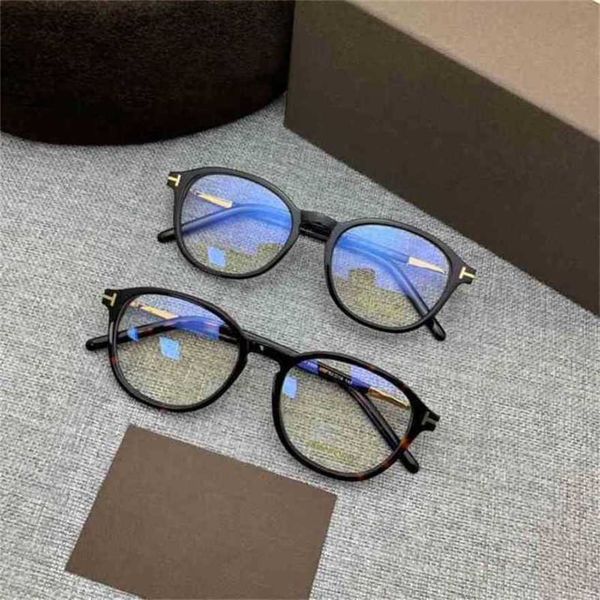 designer men's and women's beach couple sunglasses 20% off fashion version can be equipped with myopia anti blue light simple spec, White;black
designer men's and women's beach couple sunglasses 20% off fashion version can be equipped with myopia anti blue light simple spec, White;black
