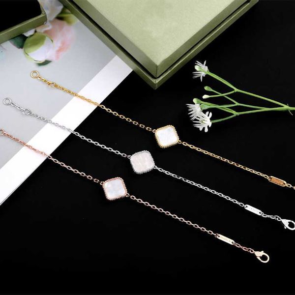 2023 classic luxury crystal bracelet fashion chain four-leaf closed bracelet women's designer bracelet stainless steel designer jewelry, Black
2023 classic luxury crystal bracelet fashion chain four-leaf closed bracelet women's designer bracelet stainless steel designer jewelry, Black