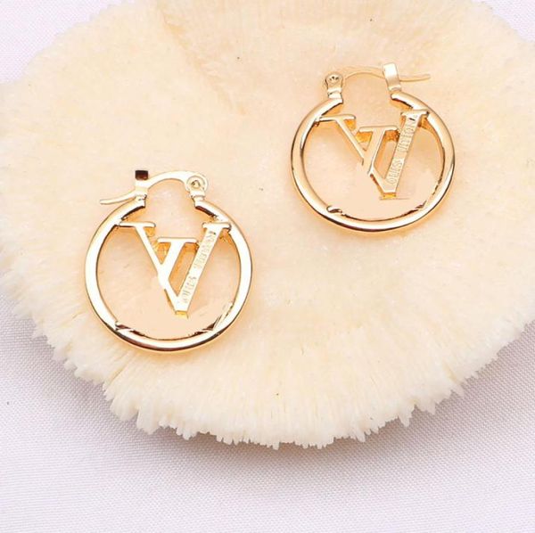 luxury stud earrings woman designers earring multi fashion letter jewelry women 18k diamond valentine wedding gifts6871686, Golden;silver
luxury stud earrings woman designers earring multi fashion letter jewelry women 18k diamond valentine wedding gifts6871686, Golden;silver