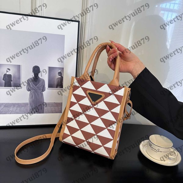 qwertyui879 2023 new women's fashion luxury designer brands shopping bags women triangle label waterproof leisure travel bag large capa
qwertyui879 2023 new women's fashion luxury designer brands shopping bags women triangle label waterproof leisure travel bag large capa