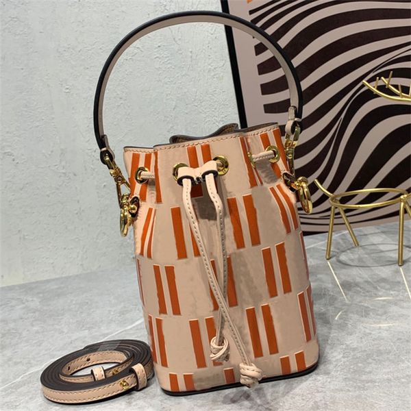 5a designer totes bags luxury bucket small bag womens handbag leather roma print motif metalware multicolor crossbody vintage drawstring wom, Black;red
5a designer totes bags luxury bucket small bag womens handbag leather roma print motif metalware multicolor crossbody vintage drawstring wom, Black;red