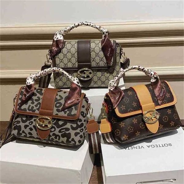 luxury designer new women's handbag old flower capacity messenger
luxury designer new women's handbag old flower capacity messenger