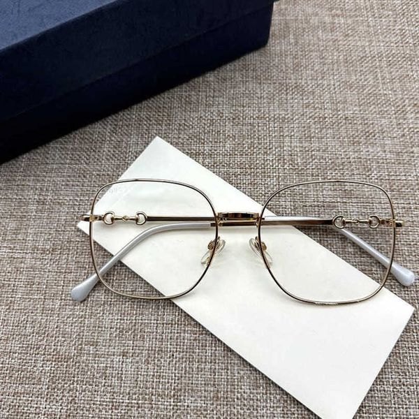 men's luxury designer women's sunglasses style ni same horse buckle large frame light box 08830a, White;black
men's luxury designer women's sunglasses style ni same horse buckle large frame light box 08830a, White;black