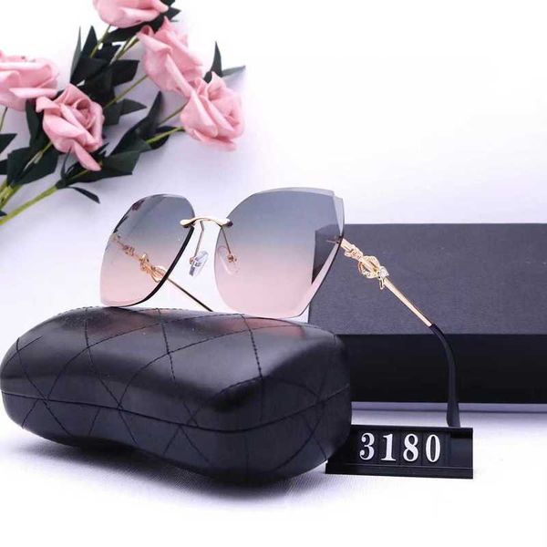 luxury designer new men's and women's sunglasses 20% off overseas street shooting travel fashion glasses 3180, White;black
luxury designer new men's and women's sunglasses 20% off overseas street shooting travel fashion glasses 3180, White;black