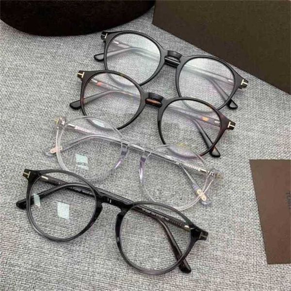 luxury designer new sunglasses fashion version flat light box version of the same model can be equipped with myopia anti blue, White;black
luxury designer new sunglasses fashion version flat light box version of the same model can be equipped with myopia anti blue, White;black