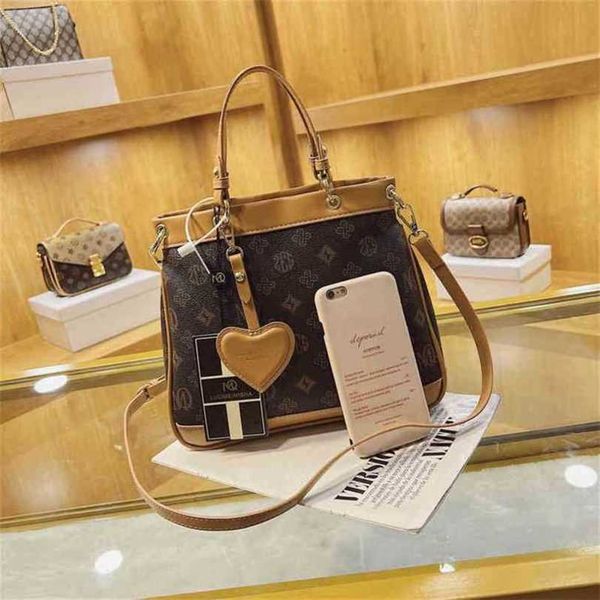 luxury designer new women's handbag women's niche tote simple and capacity portable large bagyq2i
luxury designer new women's handbag women's niche tote simple and capacity portable large bagyq2i