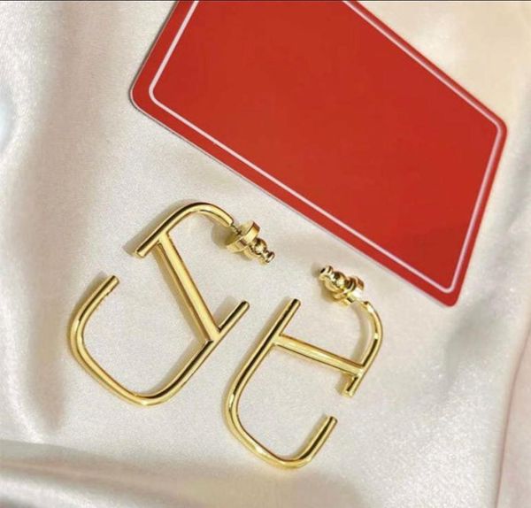 designer earrings for women fashion letter v stud earing luxury lady hoop jewelry metal valentinoity with box1302794, Golden;silver
designer earrings for women fashion letter v stud earing luxury lady hoop jewelry metal valentinoity with box1302794, Golden;silver