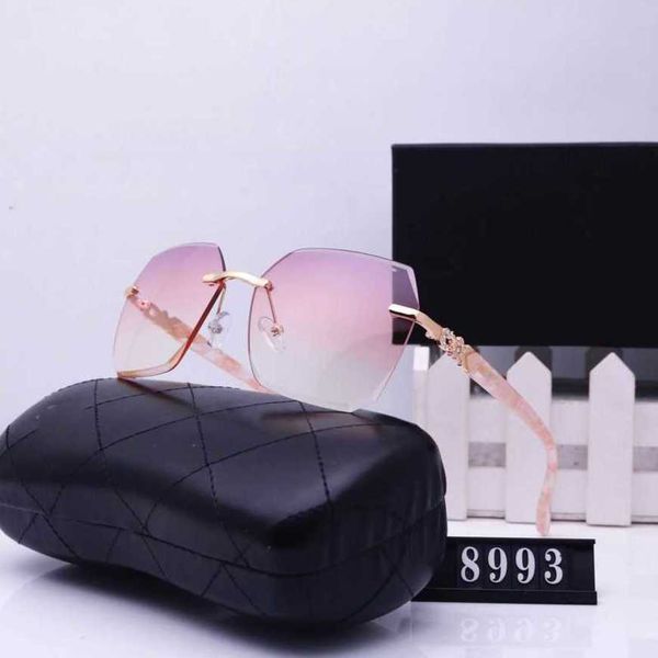 luxury designer sunglasses 20% off overseas street shooting travel fashion glasses 8993, White;black
luxury designer sunglasses 20% off overseas street shooting travel fashion glasses 8993, White;black