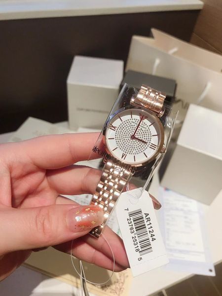 fashionable women's watches are waterproof fashion a new high-end watch full of diamonds, Slivery;golden
fashionable women's watches are waterproof fashion a new high-end watch full of diamonds, Slivery;golden