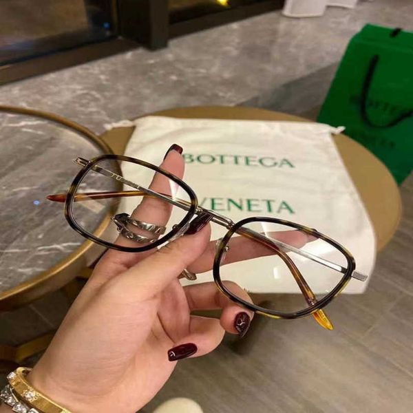 men's luxury designer women's sunglasses ni's eyeglass frame of the same style plain face mirror net red girl metal plate blu, White;black
men's luxury designer women's sunglasses ni's eyeglass frame of the same style plain face mirror net red girl metal plate blu, White;black