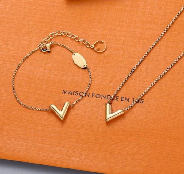 2022 new arrival pendant necklace fashion letter v necklace bracelet with gift box7458334, Silver
2022 new arrival pendant necklace fashion letter v necklace bracelet with gift box7458334, Silver