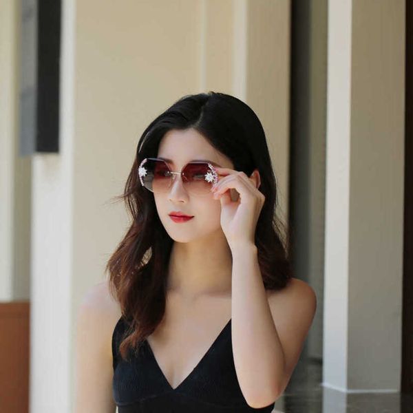 30% off luxury designer new men's and women's sunglasses 20% off wind net red diamond inlaid round long small face anti ultraviole, White;black
30% off luxury designer new men's and women's sunglasses 20% off wind net red diamond inlaid round long small face anti ultraviole, White;black