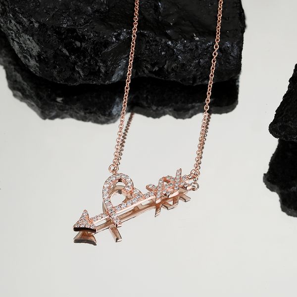 gold silver diamond arrow love luxury designer pendant necklaces classic crysatl rhinestone necklace for men women wedding party jewerlry ac
gold silver diamond arrow love luxury designer pendant necklaces classic crysatl rhinestone necklace for men women wedding party jewerlry ac