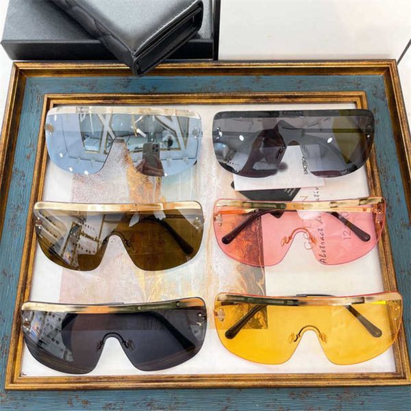 designer men's and women's beach couple sunglasses 20% off one-piece lens fashion ins same style personalized eye protection one p, White;black
designer men's and women's beach couple sunglasses 20% off one-piece lens fashion ins same style personalized eye protection one p, White;black