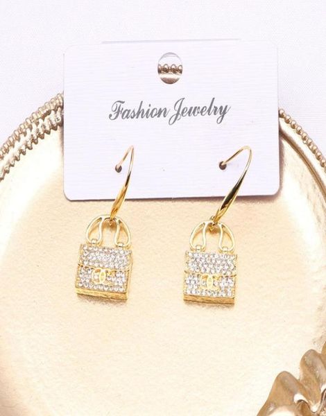 18k gold plated luxury brand designers letters stud clip chain sweet mini bag geometric famous women 925 silver crystal rhinestone9838958, Golden;silver
18k gold plated luxury brand designers letters stud clip chain sweet mini bag geometric famous women 925 silver crystal rhinestone9838958, Golden;silver