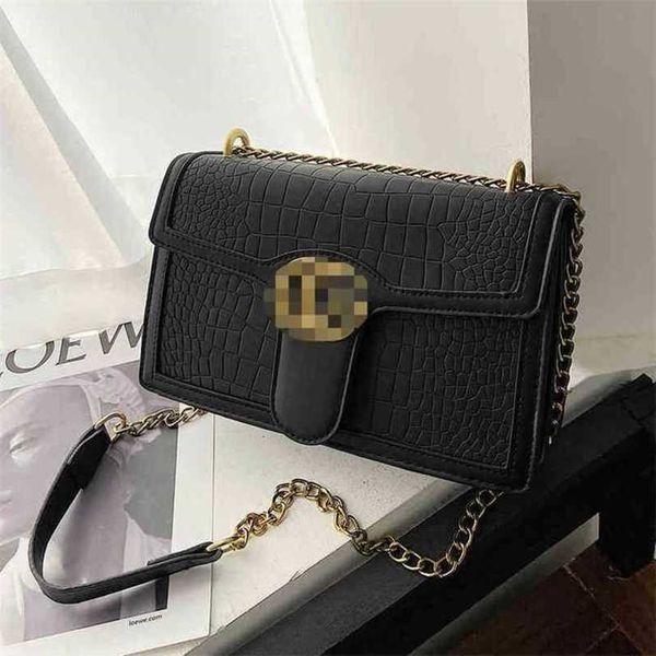 luxury designer new women's handbag texture female korean version style shoulder messenger red chain small square
luxury designer new women's handbag texture female korean version style shoulder messenger red chain small square