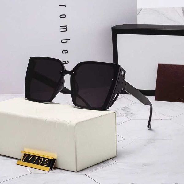luxury designer new men's and women's sunglasses 20% off overseas street travel polarizing glasses 7702, White;black
luxury designer new men's and women's sunglasses 20% off overseas street travel polarizing glasses 7702, White;black