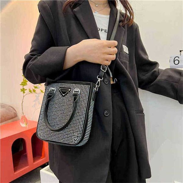 handbag 2023 fashion women's bag leather quality handbag red same triangle flash tote women's inlaid mini portable messenger bag
handbag 2023 fashion women's bag leather quality handbag red same triangle flash tote women's inlaid mini portable messenger bag