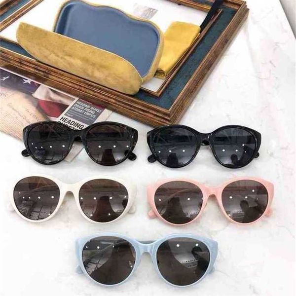 40% off luxury designer new men's and women's sunglasses 20% off fashion version family round trend net red, White;black
40% off luxury designer new men's and women's sunglasses 20% off fashion version family round trend net red, White;black