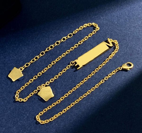 english letter pendant necklace for mens women designer necklaces gold chains jewelry luxury women head v wedding hip hop with box9509572, Silver
english letter pendant necklace for mens women designer necklaces gold chains jewelry luxury women head v wedding hip hop with box9509572, Silver