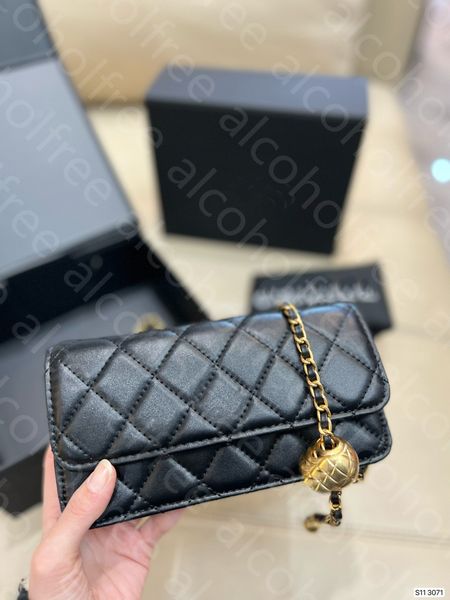 23c woc luxurys designers bag fashion crossbody bag woman purse plaid metal ball shoulder chain of leather metal handbag diamond pattern dou
23c woc luxurys designers bag fashion crossbody bag woman purse plaid metal ball shoulder chain of leather metal handbag diamond pattern dou