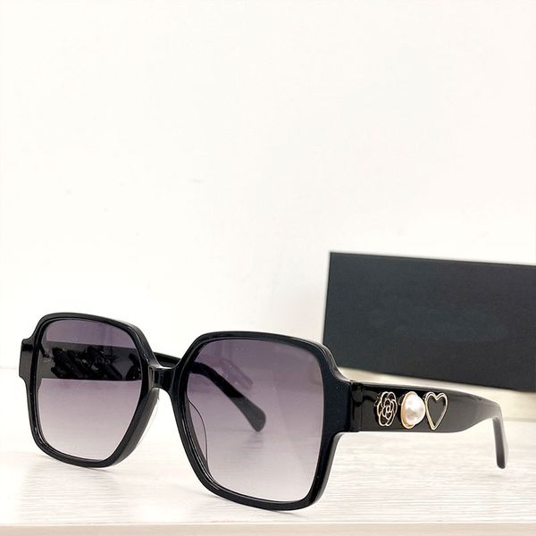 new fashion sunglasses peculiar eyewear men women summer ch71470 style uv400 protection retro full frame glasses with eyewear case, White;black
new fashion sunglasses peculiar eyewear men women summer ch71470 style uv400 protection retro full frame glasses with eyewear case, White;black
