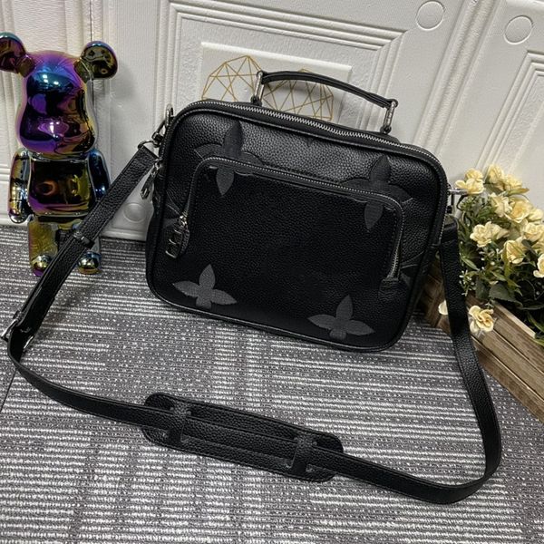 designer bag m57287 mens vintage leather messenger bag classic embossed shoulder bag mens portable fashion handbag
designer bag m57287 mens vintage leather messenger bag classic embossed shoulder bag mens portable fashion handbag
