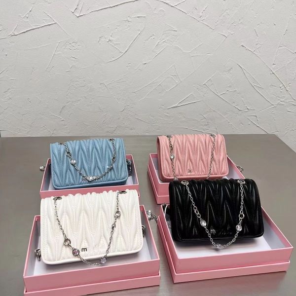 2023 designer female bag rhinestone fashion small square one shoulder handbag korean all-match underarm bag
2023 designer female bag rhinestone fashion small square one shoulder handbag korean all-match underarm bag