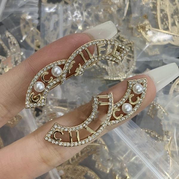 fashion designer high-end sweater suit collar channel pin brooches for womens luxury inlay crystal rhinestone pendant brooche jewelry gift k, Gray
fashion designer high-end sweater suit collar channel pin brooches for womens luxury inlay crystal rhinestone pendant brooche jewelry gift k, Gray