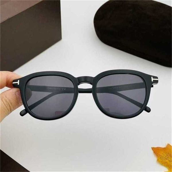 luxury designer new sunglasses fashion brand men for women driving square tf816 with original case, White;black
luxury designer new sunglasses fashion brand men for women driving square tf816 with original case, White;black