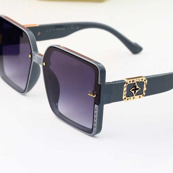 40% off luxury designer new men's and women's sunglasses 20% off fourleaf grass fashion advanced sense box net red resistant women, White;black
40% off luxury designer new men's and women's sunglasses 20% off fourleaf grass fashion advanced sense box net red resistant women, White;black