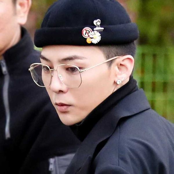 luxury designer new sunglasses quan zhilong ni ni's same frame gold wire korean polygonal anti blu ray plain mirror fashion, White;black
luxury designer new sunglasses quan zhilong ni ni's same frame gold wire korean polygonal anti blu ray plain mirror fashion, White;black