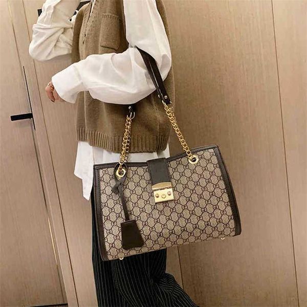 women's luxury designer new summer handbag texture backpack women's style shoulder hand large capacity armpit
women's luxury designer new summer handbag texture backpack women's style shoulder hand large capacity armpit