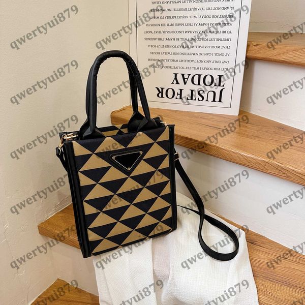 qwertyui879 shopping bags luxury designer brands shopping bags women triangle label waterproof leisure travel bag large capacity tote 0326/2
qwertyui879 shopping bags luxury designer brands shopping bags women triangle label waterproof leisure travel bag large capacity tote 0326/2
