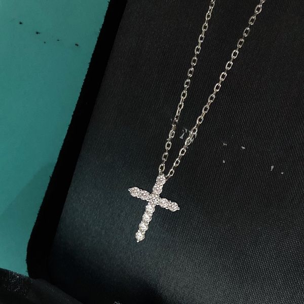 luxury pendant necklace simple designer s925 sterling silver full crystal cross charm choker for women jewelry with box party gift
luxury pendant necklace simple designer s925 sterling silver full crystal cross charm choker for women jewelry with box party gift