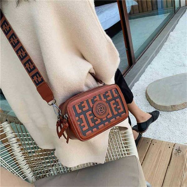 handbag 2023 new bag female double zipper camera letter wide strap
handbag 2023 new bag female double zipper camera letter wide strap