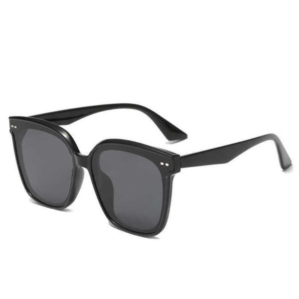 men's luxury designer women's sunglasses fashion ins net red large frame round face thin, White;black
men's luxury designer women's sunglasses fashion ins net red large frame round face thin, White;black