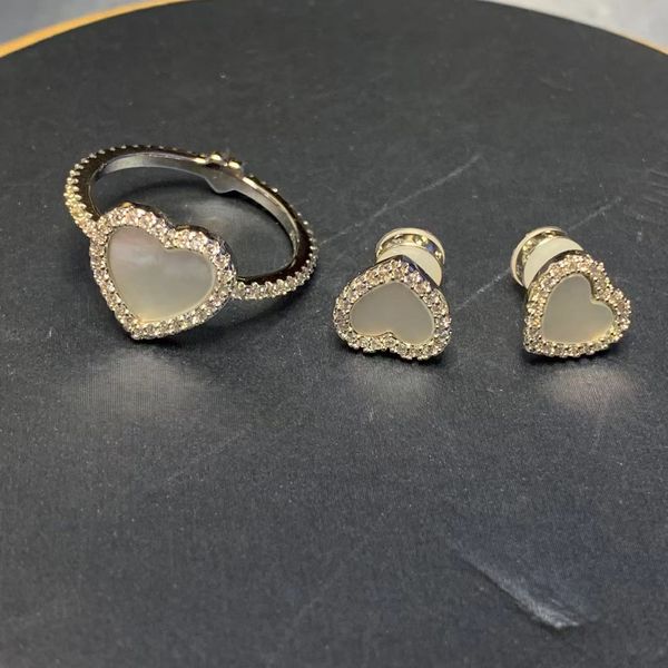 a brand silver heart designer stud earrings with shining crystal diamond simple sweet elegant earings earring earing ear rings jewelry, Golden;silver
a brand silver heart designer stud earrings with shining crystal diamond simple sweet elegant earings earring earing ear rings jewelry, Golden;silver
