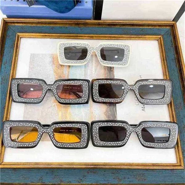 10% off luxury designer new men's and women's sunglasses 20% off fashion version the same inlaid, White;black
10% off luxury designer new men's and women's sunglasses 20% off fashion version the same inlaid, White;black