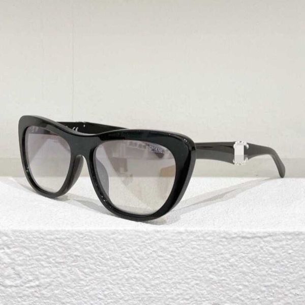 10% off luxury designer new men's and women's sunglasses 20% off fashion box plate, White;black
10% off luxury designer new men's and women's sunglasses 20% off fashion box plate, White;black