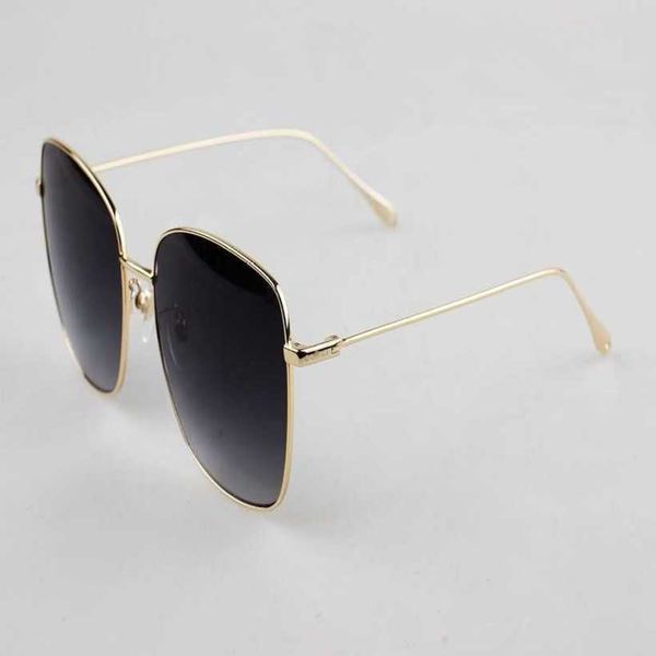 20% off luxury designer new men's and women's sunglasses 20% off series high beauty quality, White;black
20% off luxury designer new men's and women's sunglasses 20% off series high beauty quality, White;black