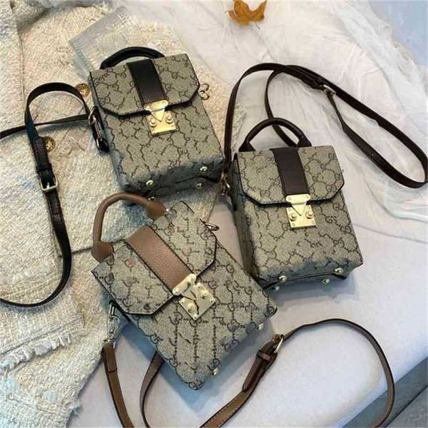 women's luxury designer new summer handbag old flower small messenger mobile phone vertical style temperament simple female
women's luxury designer new summer handbag old flower small messenger mobile phone vertical style temperament simple female