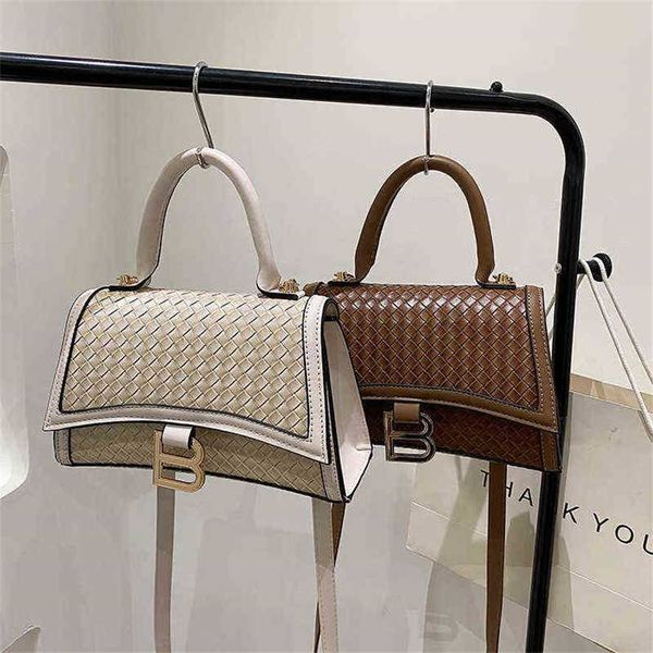 handbag 2023 new bag woven indentation hand shoulder light luxury texture niche women's
handbag 2023 new bag woven indentation hand shoulder light luxury texture niche women's
