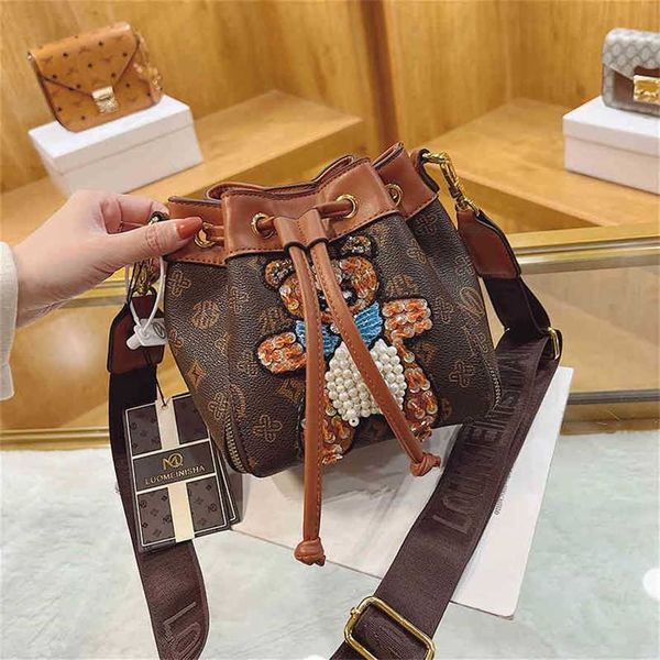 handbag 2023 new bag french light luxury old flower bucket diamond inlaid women's and texture shoulder messengeraygf
handbag 2023 new bag french light luxury old flower bucket diamond inlaid women's and texture shoulder messengeraygf