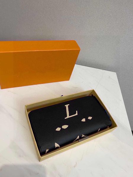 luxury designer wallet classic women fashion purse multilayer card hold passport hold ladies long wallets printing pattern unique and novel, Red;black 
luxury designer wallet classic women fashion purse multilayer card hold passport hold ladies long wallets printing pattern unique and novel, Red;black